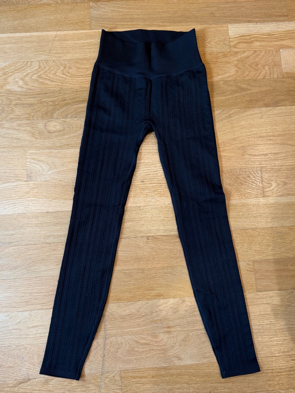 ALO Cable Knit Leggings, size small, never worn